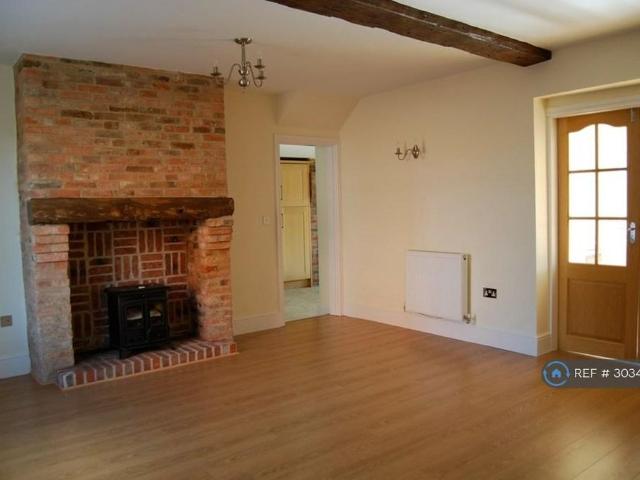 4 bedroom semi detached house to rent