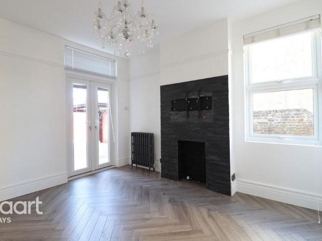 4 bedroom semi detached house to rent