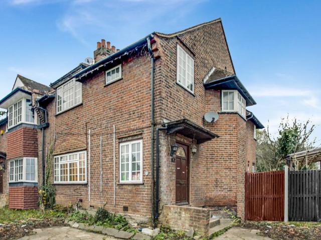 4 bedroom semi detached house to rent