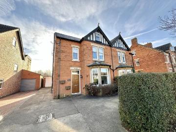 4 bedroom semi detached house to rent