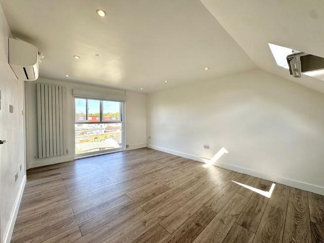 4 bedroom semi detached house to rent