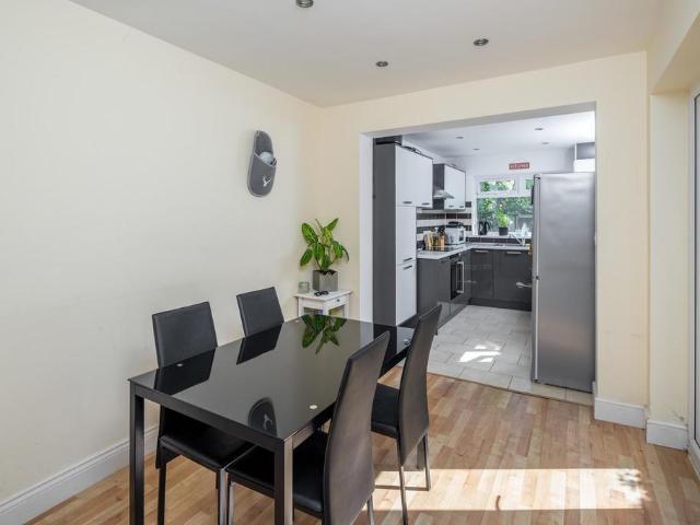 4 bedroom semi detached house to rent