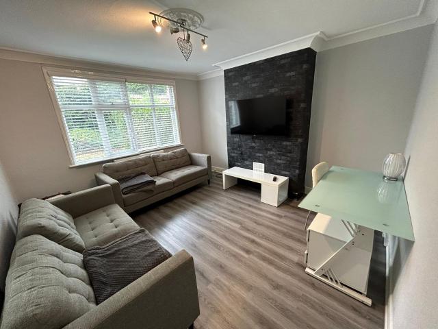 4 bedroom semi detached house to rent