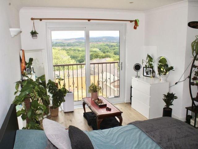 4 bedroom semi detached house to rent