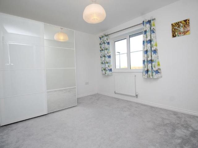 4 bedroom semi detached house to rent