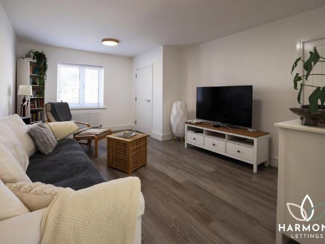 4 bedroom semi detached house to rent