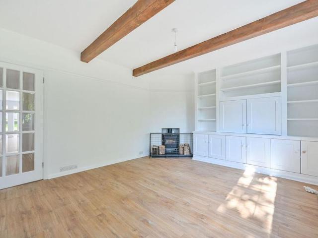 4 bedroom semi detached house to rent