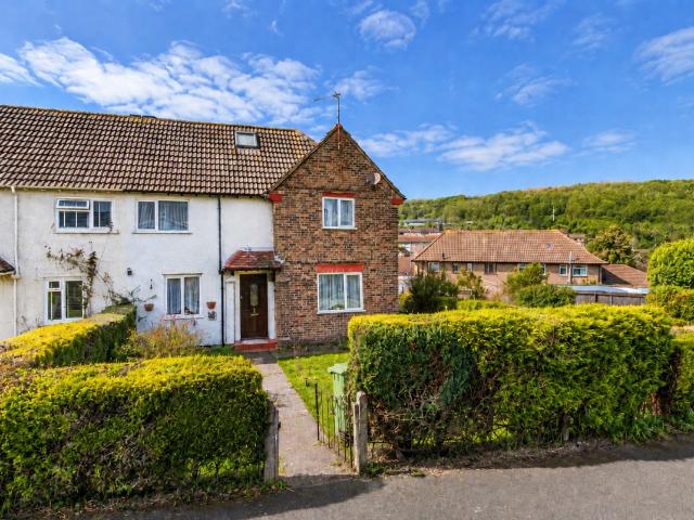 4 bedroom semi detached house to rent
