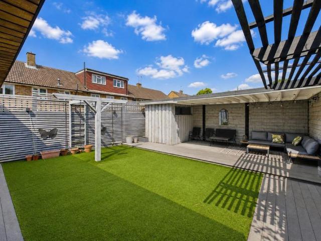 4 bedroom semi detached house to rent