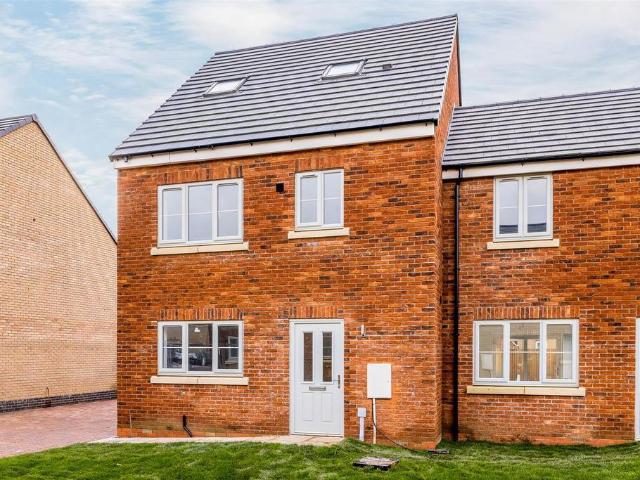 4 bedroom semi detached house to rent