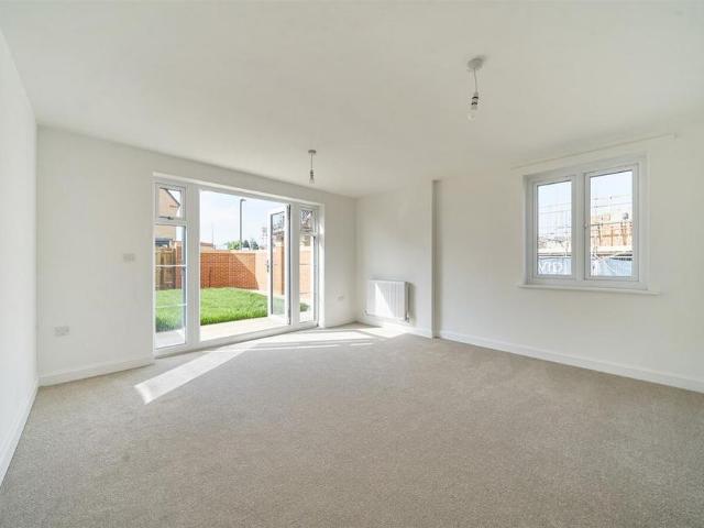 4 bedroom semi detached house to rent