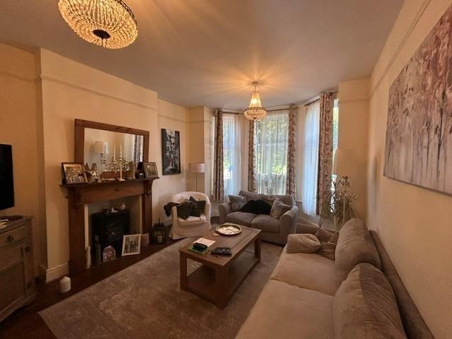 4 bedroom semi detached house to rent