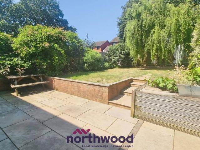 4 bedroom semi detached house to rent