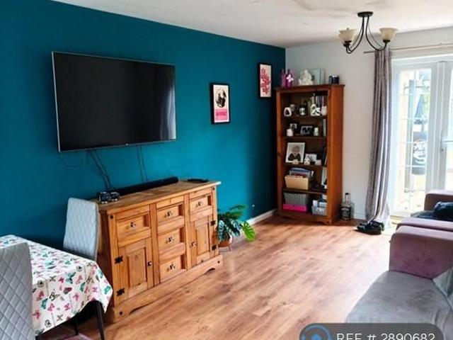 4 bedroom semi detached house to rent
