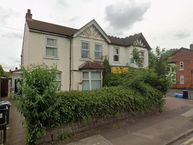 4 bedroom semi detached house to rent