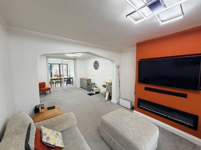 4 bedroom semi detached house to rent