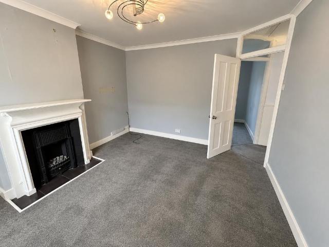 4 bedroom semi detached house to rent