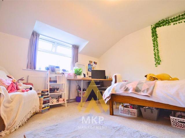 4 bedroom semi detached house to rent