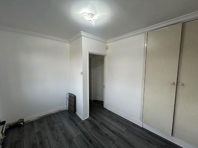 4 bedroom semi detached house to rent