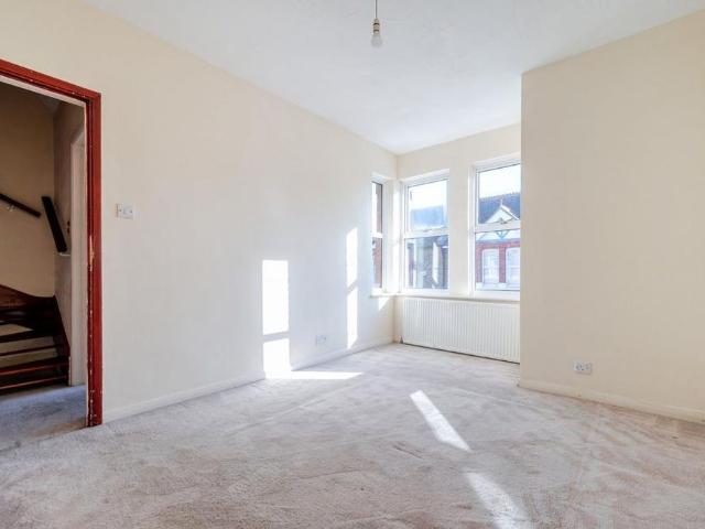 4 bedroom semi detached house to rent
