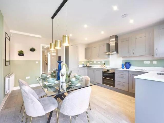 4 bedroom semi detached house to rent