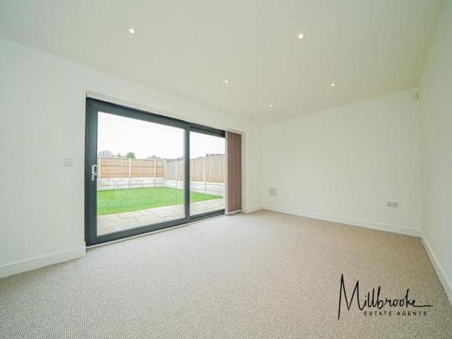 4 bedroom semi detached house to rent