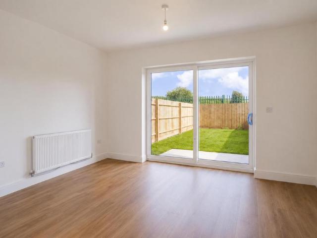 4 bedroom semi detached house to rent