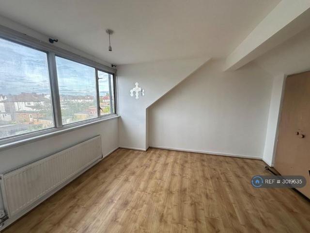 4 bedroom semi detached house to rent