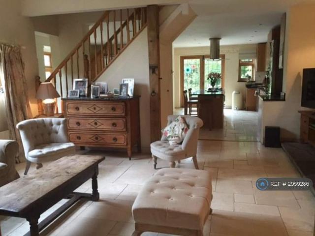 4 bedroom semi detached house to rent