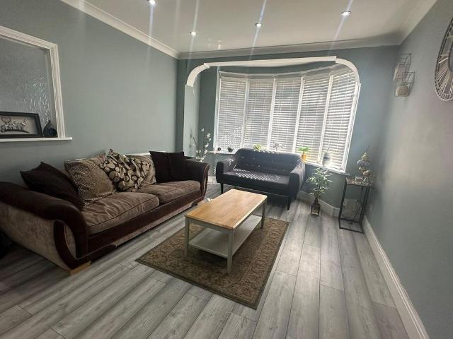 4 bedroom semi detached house to rent