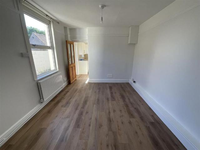 4 bedroom semi detached house to rent
