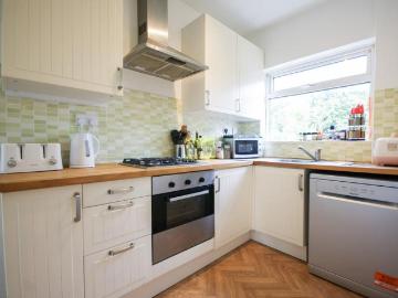 4 bedroom semi detached house to rent