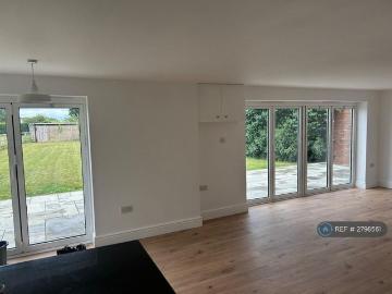 4 bedroom semi detached house to rent