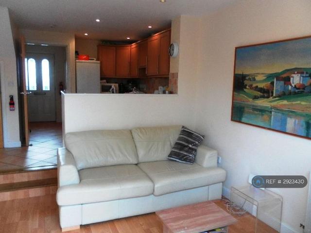 4 bedroom semi detached house to rent