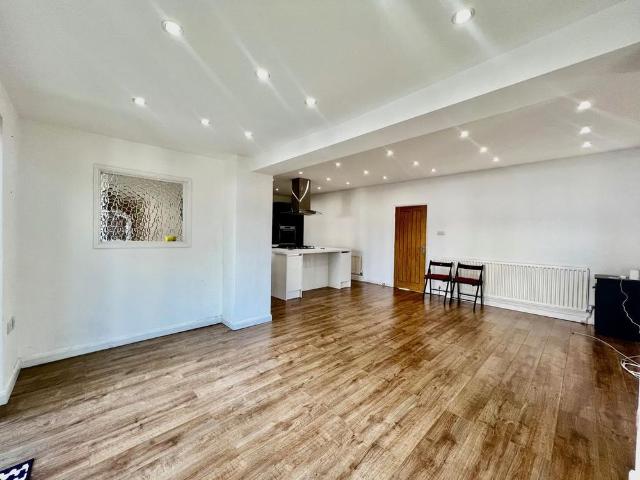 4 bedroom semi detached house to rent