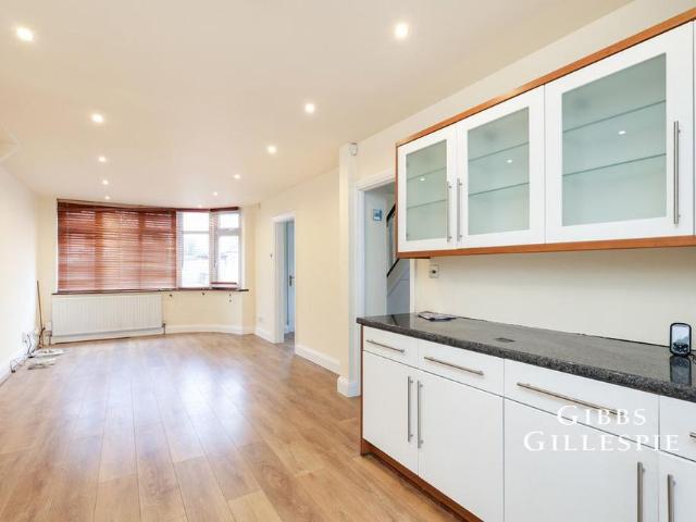4 bedroom semi detached house to rent