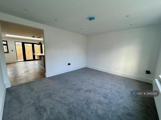 4 bedroom semi detached house to rent
