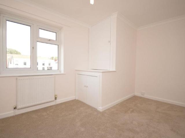 4 bedroom semi detached house to rent