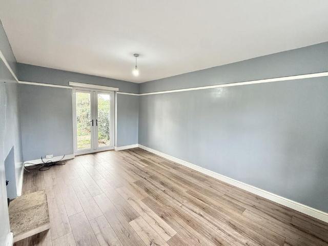 4 bedroom semi detached house to rent