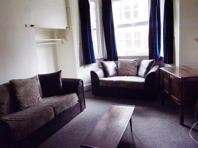 4 bedroom semi detached house to rent