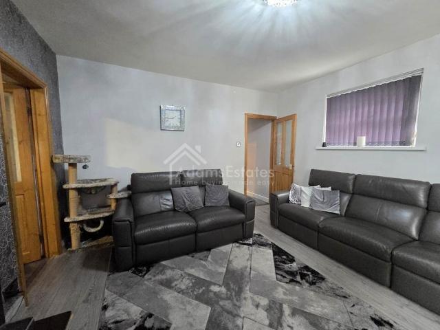 4 bedroom semi detached house to rent