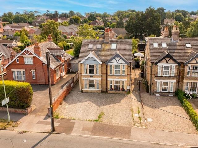 4 bedroom semi detached house to rent