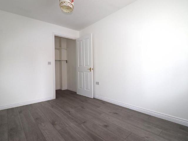 4 bedroom semi detached house to rent