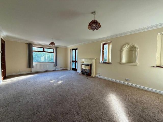 4 bedroom semi detached house to rent