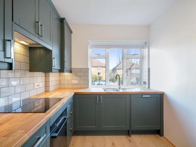 4 bedroom semi detached house to rent