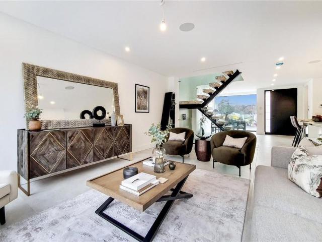 4 bedroom semi detached house to rent