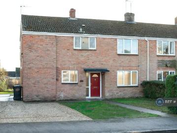 4 bedroom semi detached house to rent