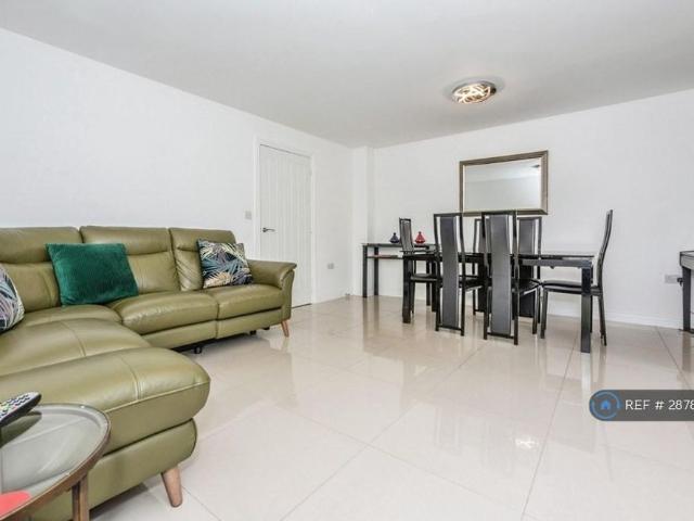 4 bedroom semi detached house to rent