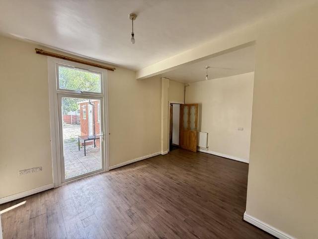 4 bedroom semi detached house to rent