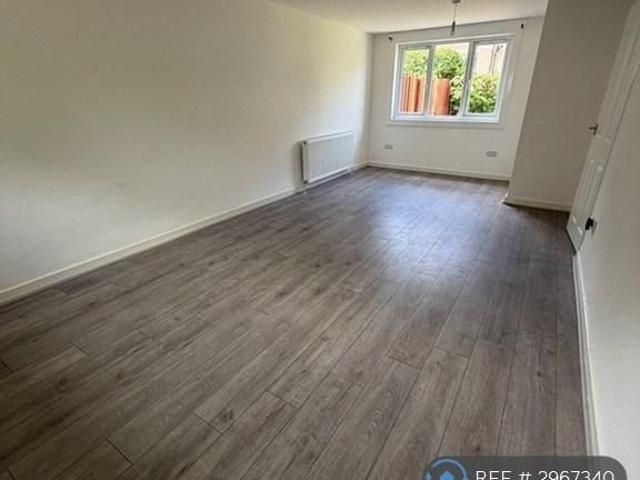 4 bedroom semi detached house to rent